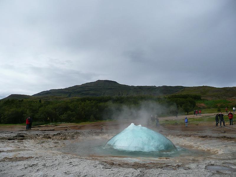 P1040031- Sequence eruptive du geyser Strokkur1.JPG - Séquence éruptive du geyser Strokkur_1